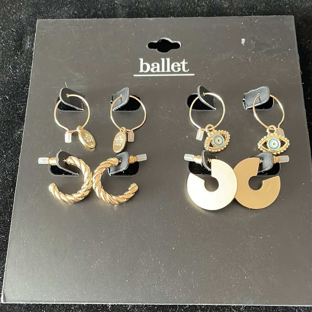 4 pairs of gold tone earrings different shapes & sizes. All for pierced ears